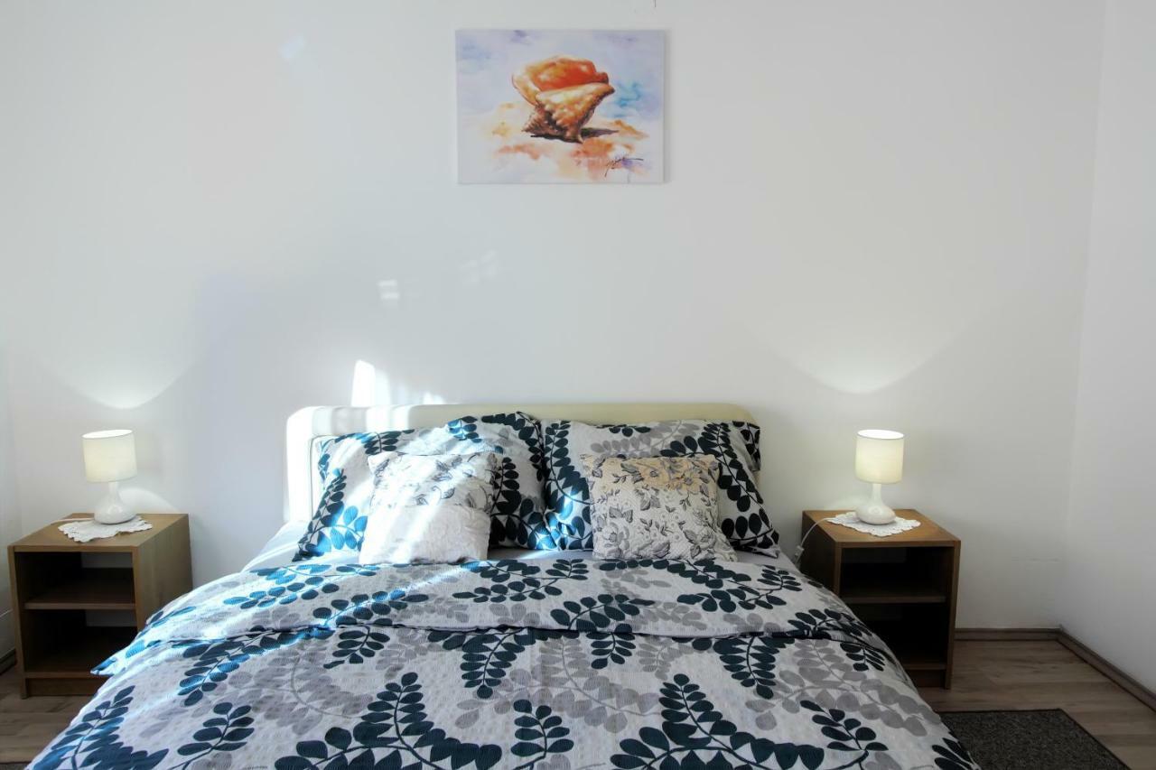 Nikolina I Katarina Apartment Otocac Exterior photo